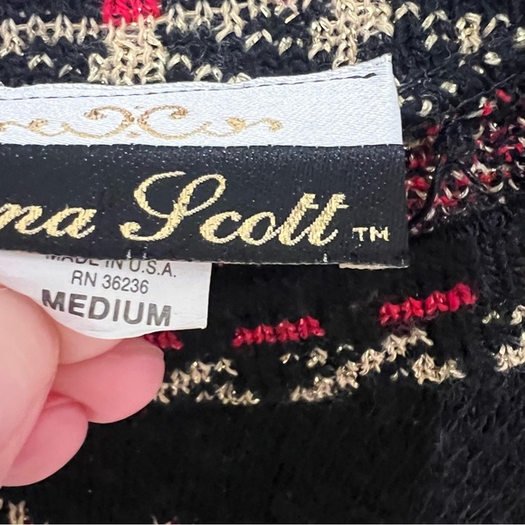 Vintage Christmas Festive Red and Black Sweater Medium - Picture 5 of 7